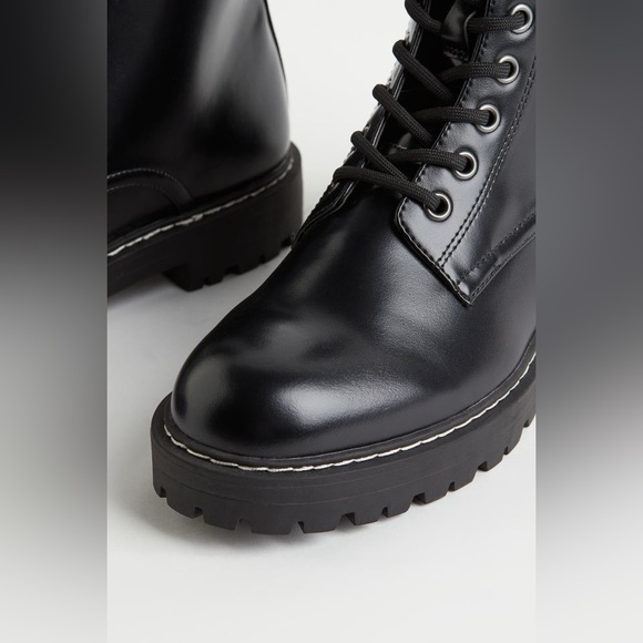 H&M Ankle Boots in Black • Size 9 • Vegan leather 90s-style lace-up combat boots - Picture 2 of 5